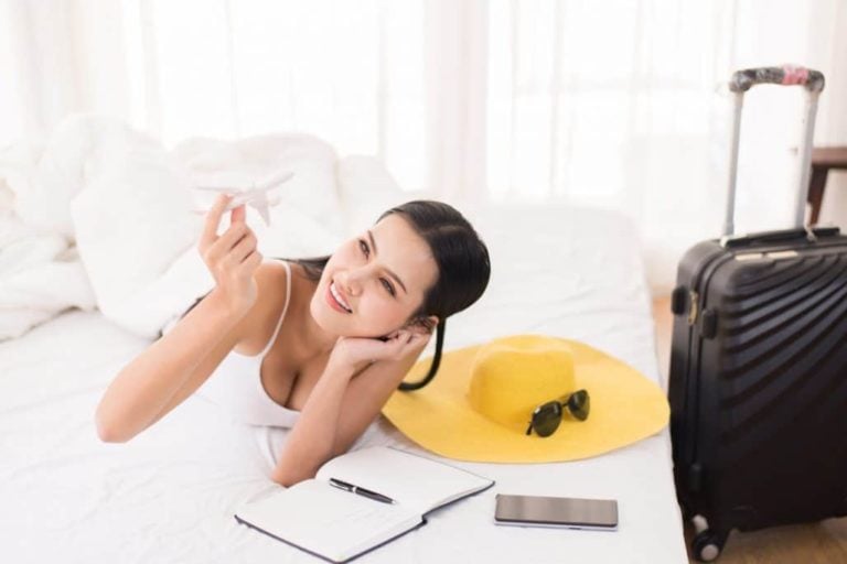 Girl getting ready for travel with samsonite omni