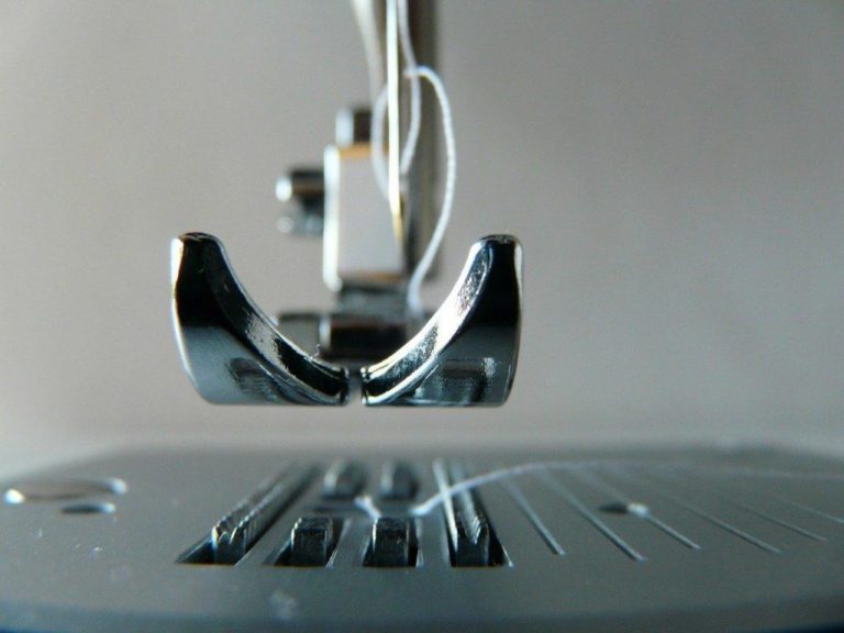 Ultimate Review of The Best Handheld Sewing Machine in 2020