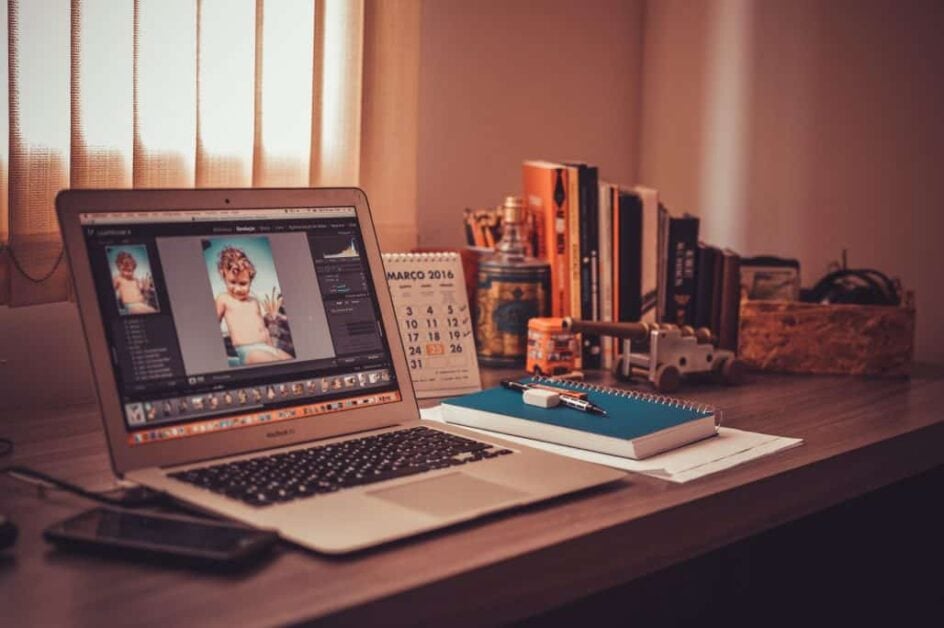 Obtaining a Black Background with Lightroom and Photoshop