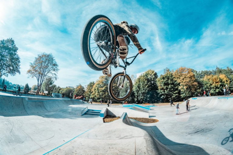 Skateboard vs BMX