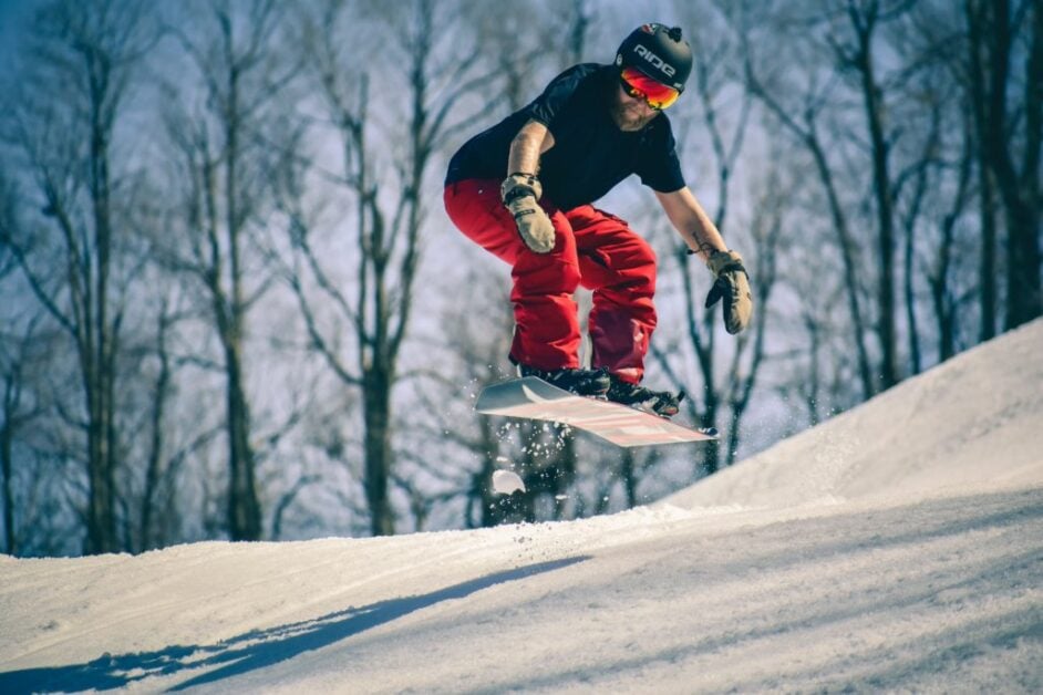 What Makes a Snowboard Different from a Skateboard