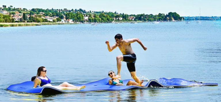 How To Choose The Best Floating Water Mat