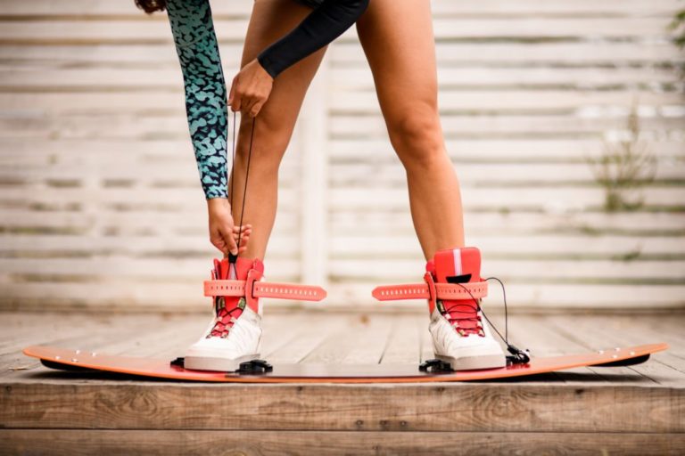 Wakeboarding vs Kneeboarding