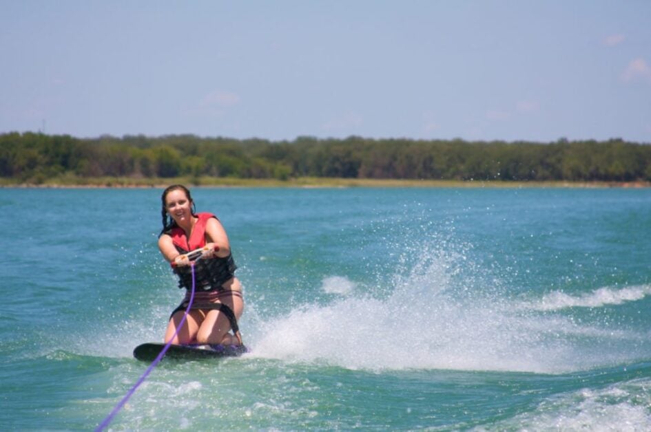 Wakeboarding vs Kneeboarding Differences