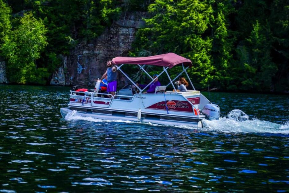 Clean your Pontoon Boat