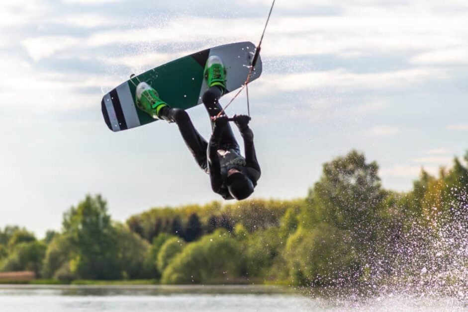 How do you know what size wakeboard to get