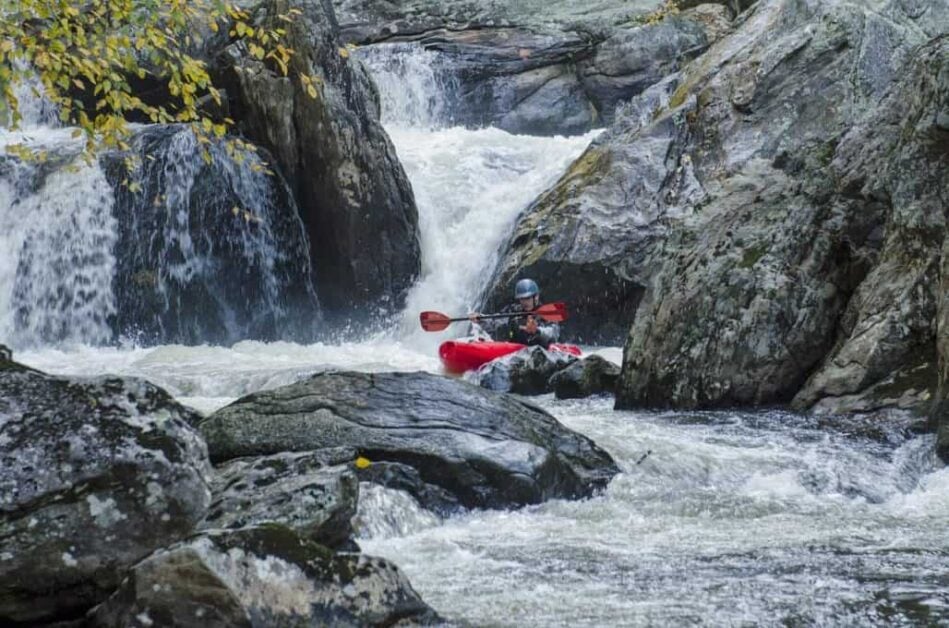 Best Whitewater Kayaks Buying Guide