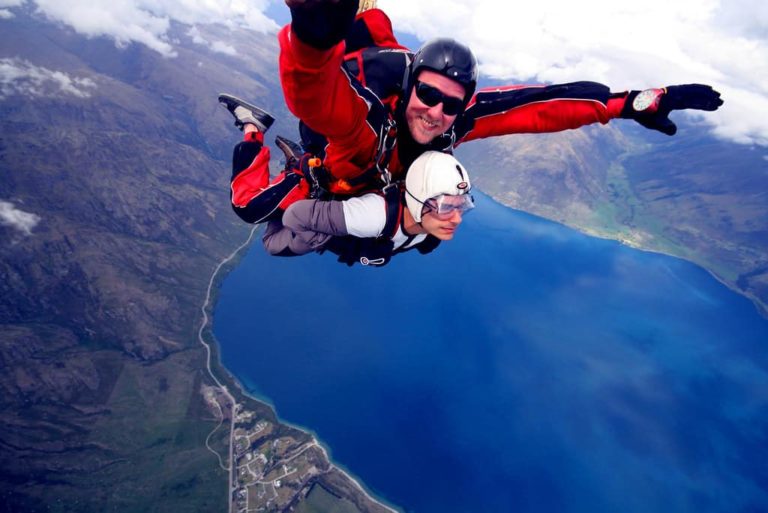 Top 17 Best Destinations in the World to Skydive
