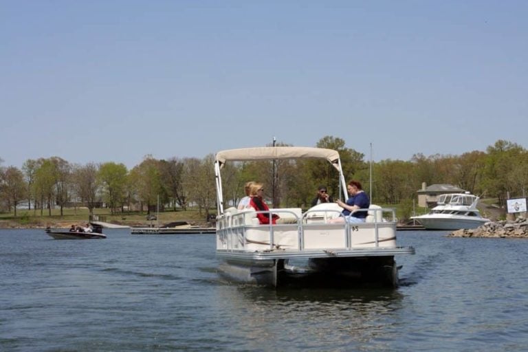 How to Select a Perfect Pontoon Boat