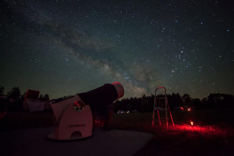 How does a dobsonian telescope work