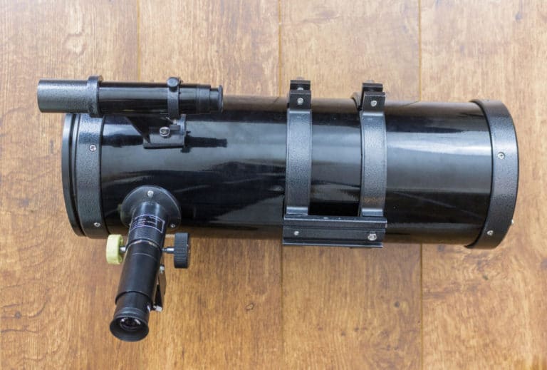 How does a Newtonian telescope work