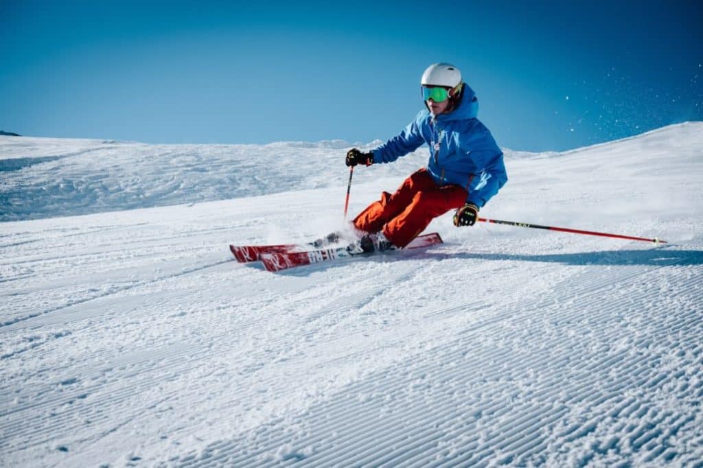 Difference Between Parallel Skiing and Carving