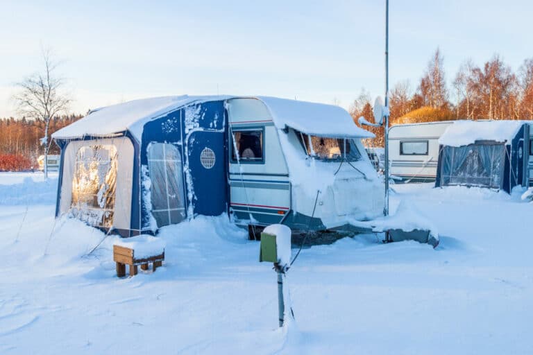 How to Unfreeze the Pipes in a Travel Trailer
