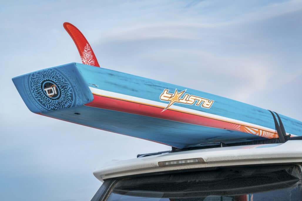 How To Strap Paddleboard To Roof Rack (Explained) HobbyKraze