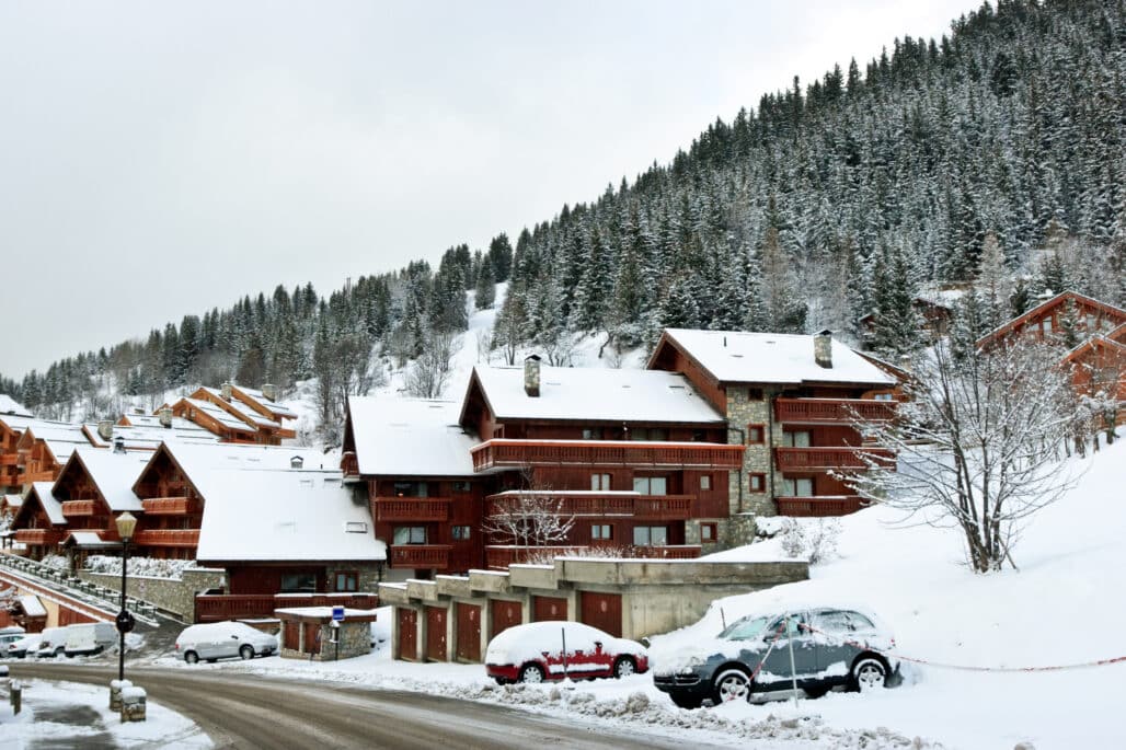 Why Do Ski Resorts With Snow Close Early? | HobbyKraze
