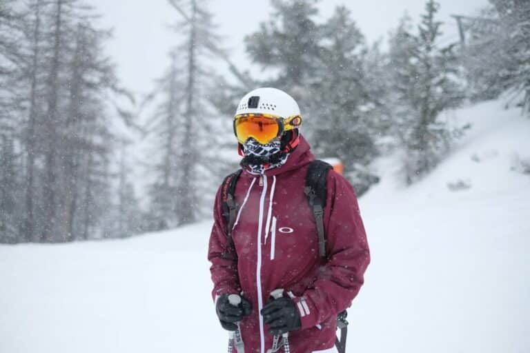 do you need goggles to ski