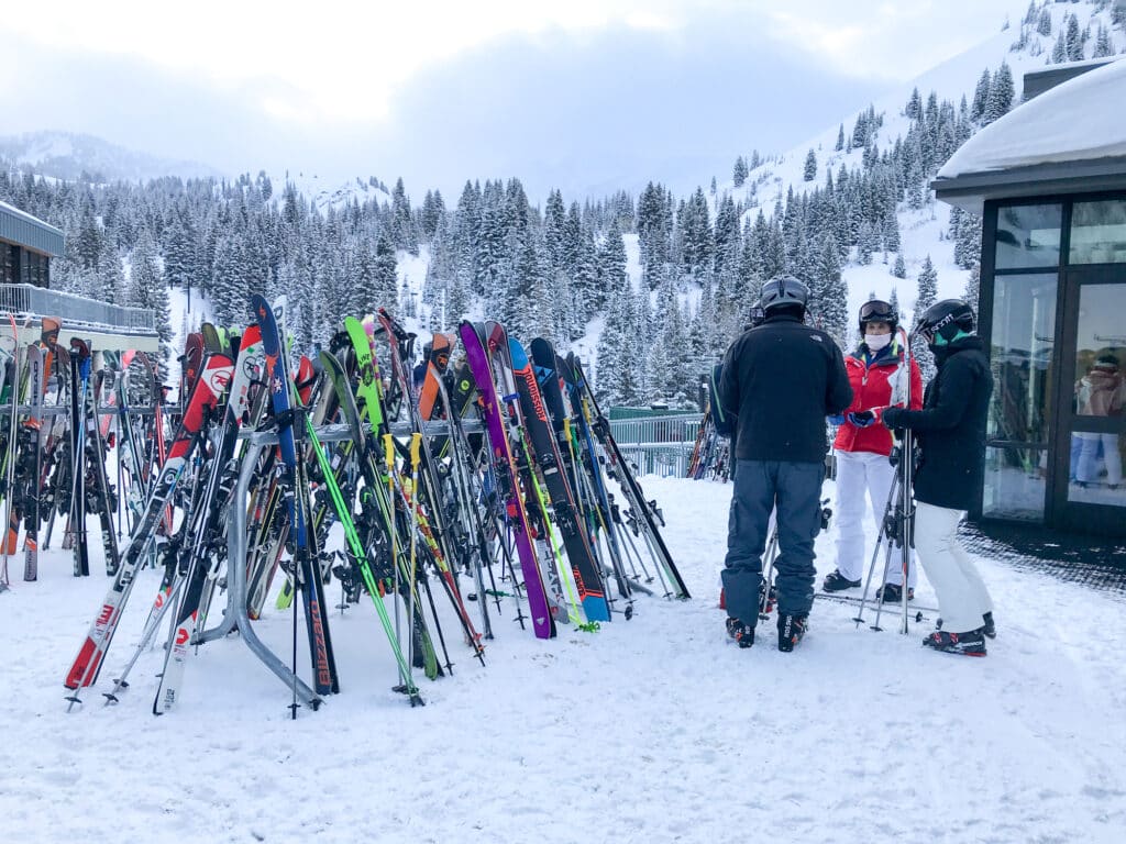 7 Most Common Rules At Ski Resorts (How To Follow Them) | HobbyKraze