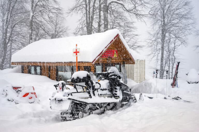How to make your own snowmobile cover at home