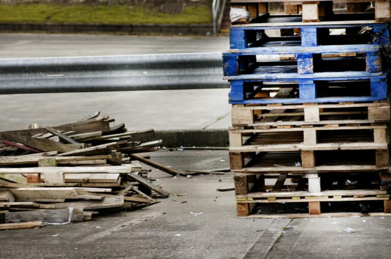why are pallets painted blue
