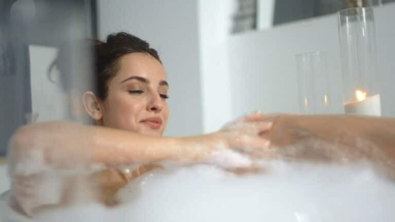 should you rinse off after an Epsom salt bath?